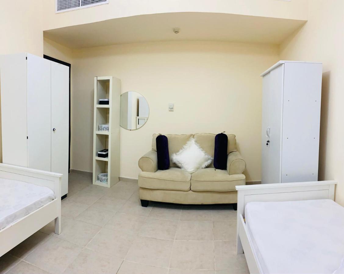 Nash Guest House Females Only Dubai Eksteriør billede