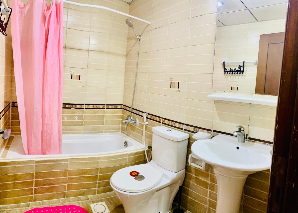Nash Guest House Females Only Dubai Eksteriør billede