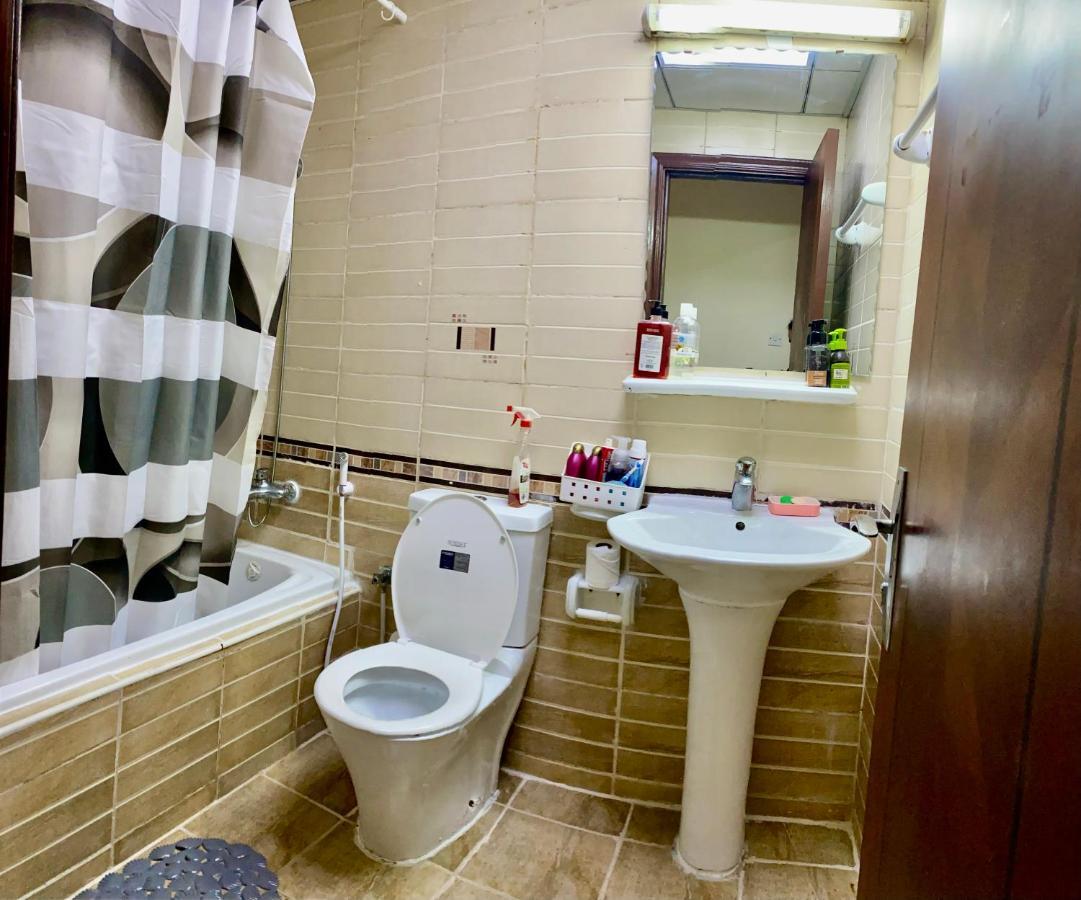 Nash Guest House Females Only Dubai Eksteriør billede